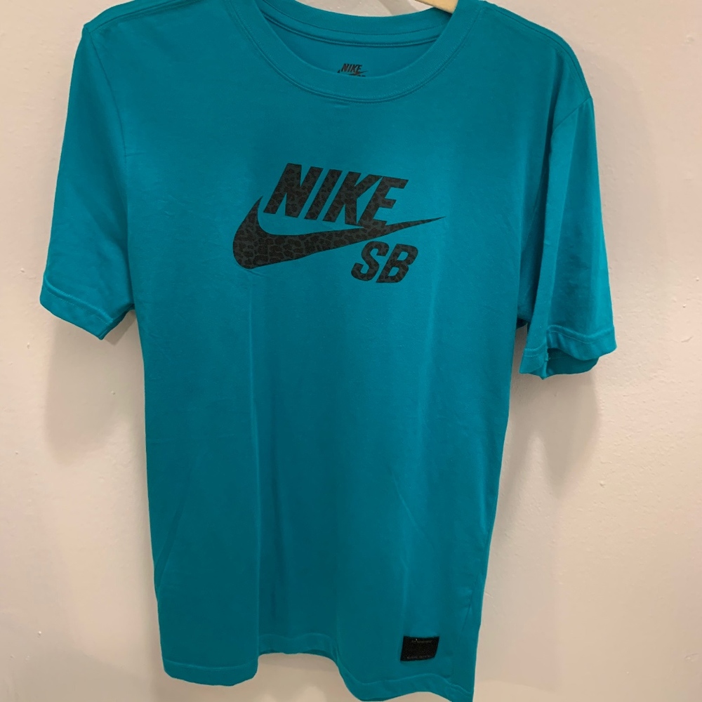 Nike Short Sleeve Crew Neck T-Shirt -Size S (NWOT)